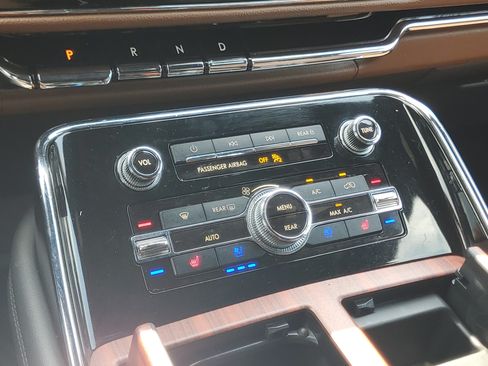 Certified 2024 Lincoln Navigator Reserve AWD/4WD image 18