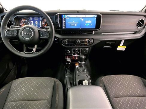 Used 2025 Jeep Gladiator Mojave image 14