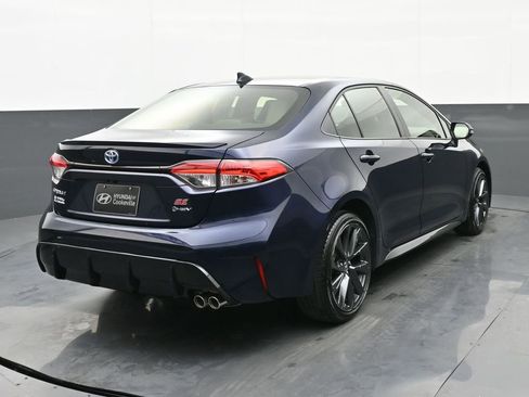 Used 2025 Toyota Corolla SE image 3