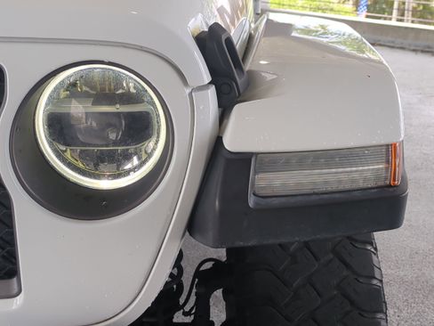 Certified 2021 Jeep Gladiator Mojave image 10