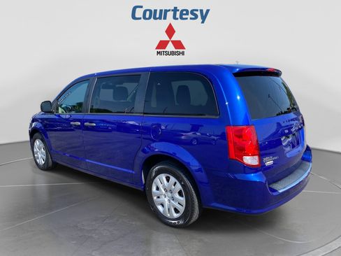 Used 2019 Dodge Grand Caravan SE FWD image 3