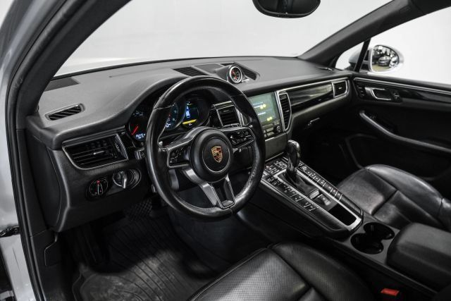 Used 2018 Porsche Macan Sport Edition AWD/4WD image 4