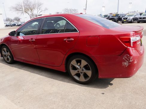 Used 2012 Toyota Camry image 4