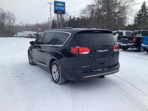 Used 2017 Chrysler Pacifica Touring-L image 5