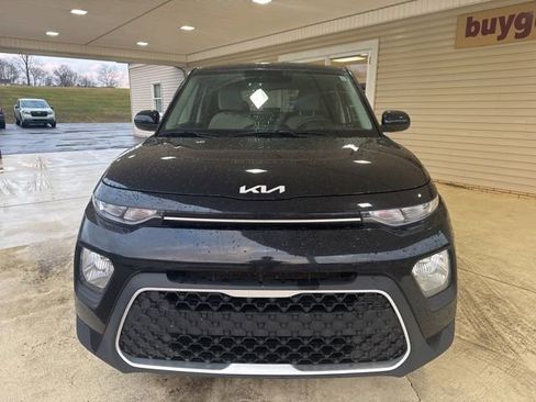 Used 2022 Kia Soul LX image 3