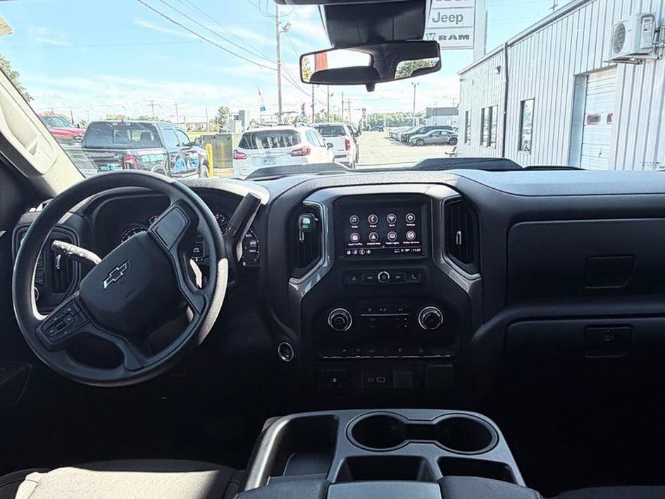 Used 2025 Chevrolet Silverado 1500 Custom Trail Boss w/ LPO, Dark Essentials Package AWD/4WD image 13