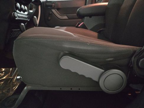 Used 2017 Jeep Wrangler Unlimited Sport image 25