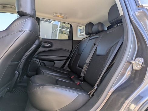 Used 2021 Jeep Compass Latitude image 4