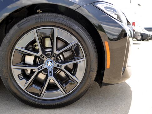 Used 2024 BMW i4 xDrive40i image 12