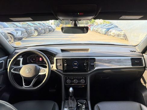 Used 2022 Volkswagen Atlas Cross Sport SE w/ Black Wheel Package FWD image 19