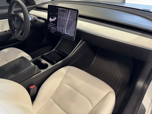 Used 2020 Tesla Model 3 Standard Range image 5