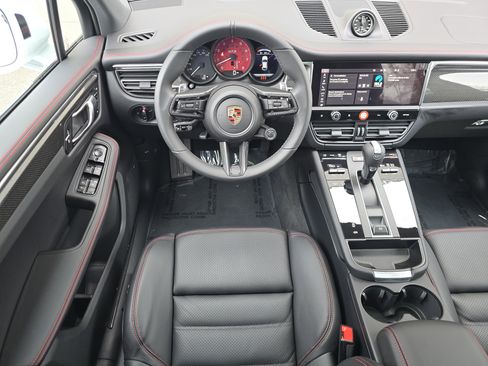 New 2026 Porsche Macan GTS image 17