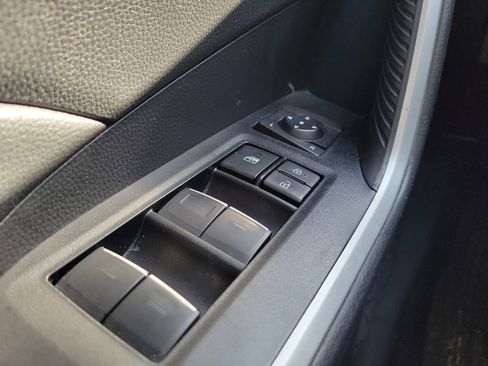 Used 2022 Toyota RAV4 XLE image 18