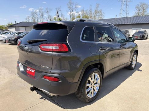 Used 2017 Jeep Cherokee Limited FWD image 8