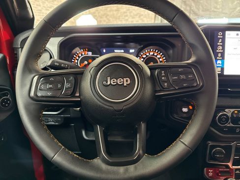 Used 2024 Jeep Gladiator Willys image 15