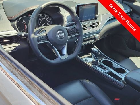 Used 2023 Nissan Altima 2.5 SR FWD image 5