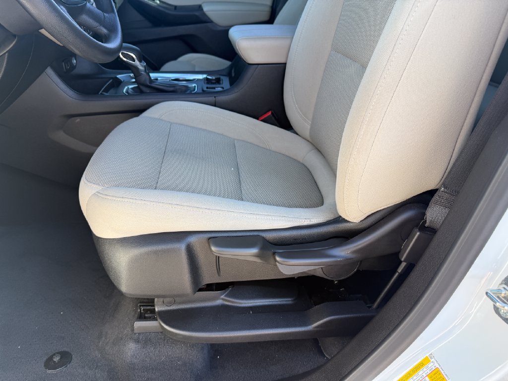 Used 2023 Chevrolet Traverse LS FWD image 10