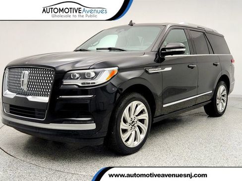 Used 2024 Lincoln Navigator Reserve image 1