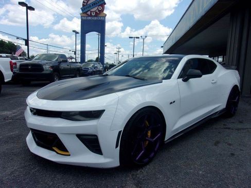 Used 2018 Chevrolet Camaro SS RWD image 1