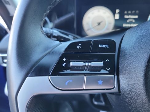 Certified 2025 Hyundai Elantra Limited image 8