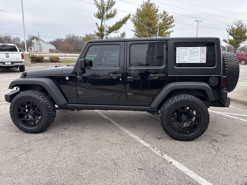 Used 2017 Jeep Wrangler Unlimited Rubicon w/ Cold Weather Group AWD/4WD image 14