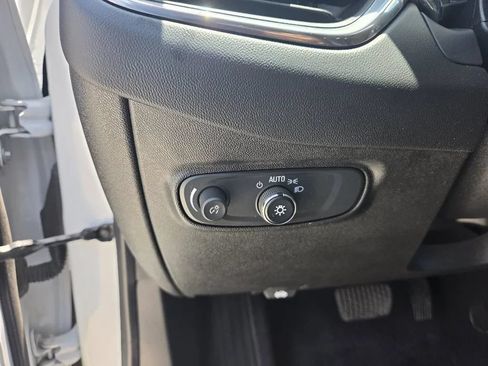 Used 2020 Chevrolet Equinox LT FWD image 26