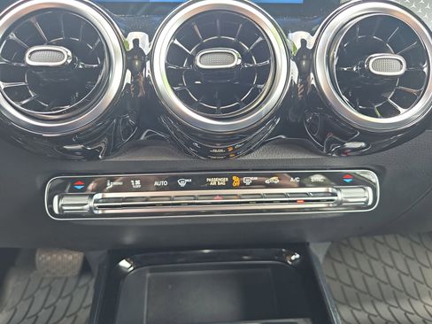 Used 2025 Mercedes-Benz GLB 250 image 24