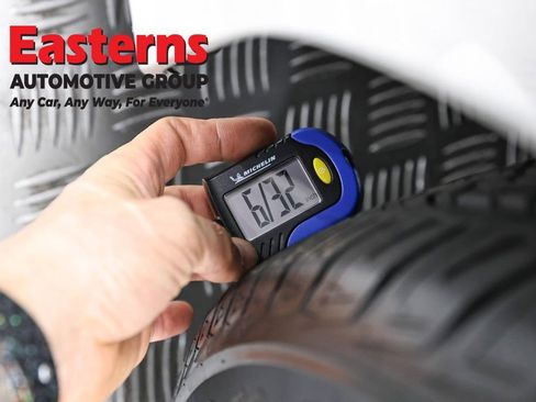 Used 2020 Toyota Camry LE image 28