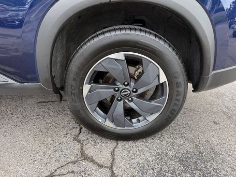 Used 2025 Nissan Rogue SV FWD image 32