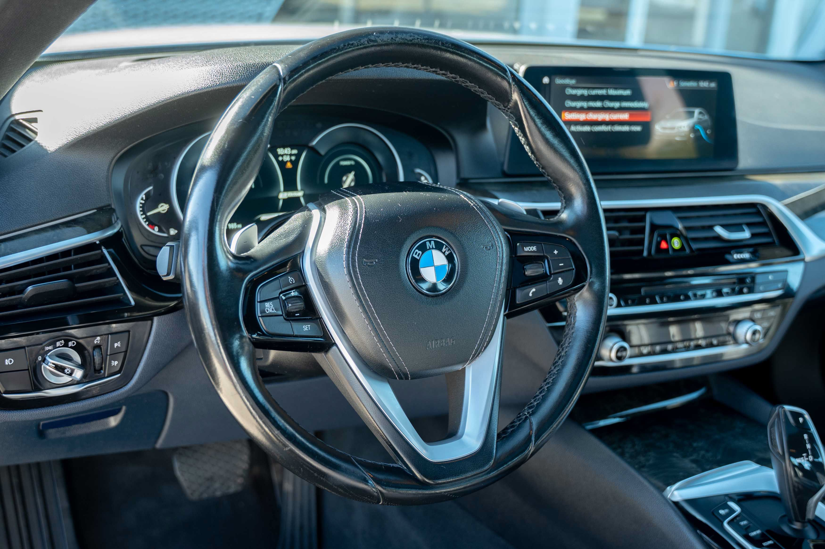 Used 2018 BMW 530e xDrive w/ Premium Package 2 AWD/4WD image 13