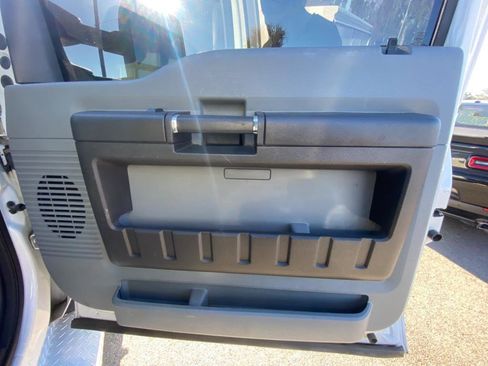 Used 2015 Ford F550 2WD Regular Cab Super Duty image 14