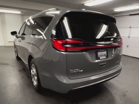 Used 2022 Chrysler Pacifica Limited FWD image 7