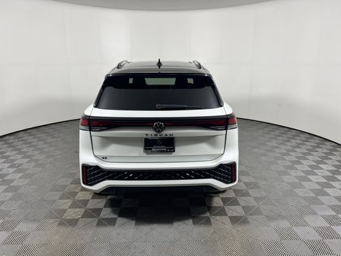 Used 2026 Volkswagen Tiguan SE R-Line FWD image 4