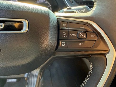 Used 2024 Jeep Grand Cherokee L Laredo image 17