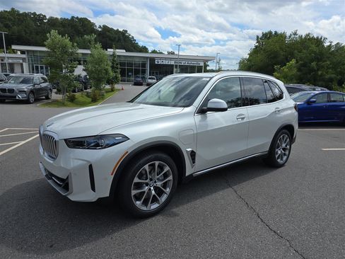 New 2026 BMW X5 xDrive50e image 8
