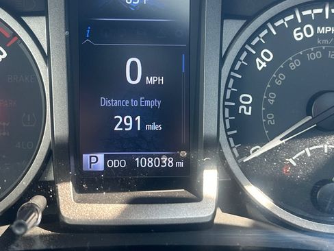 Used 2020 Toyota Tacoma TRD Off-Road w/ TRD Premium Off Road Package AWD/4WD image 17