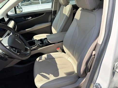 Used 2023 Lincoln Nautilus Reserve AWD/4WD image 13
