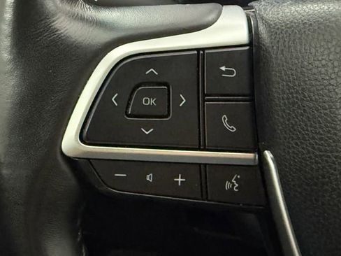 Used 2024 Toyota Grand Highlander XLE image 11