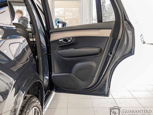 Used 2025 Volvo XC90 B6 Plus image 41