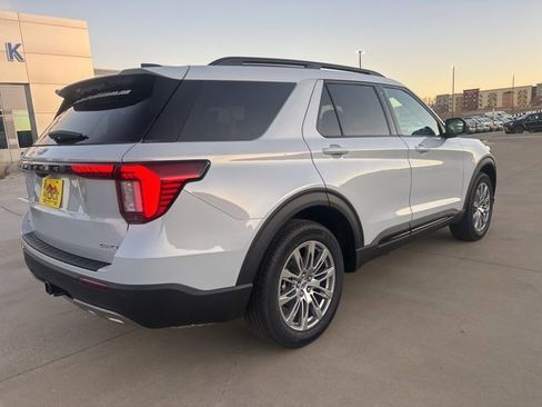 New 2026 Ford Explorer Active w/ Active Comfort Package AWD/4WD image 3