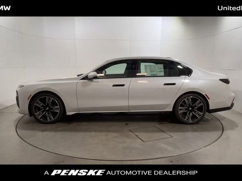 Used 2025 BMW 760i xDrive AWD/4WD image 5