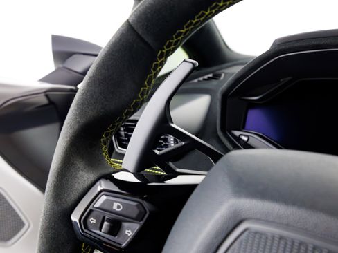 Used 2022 Lamborghini Huracan STO image 19