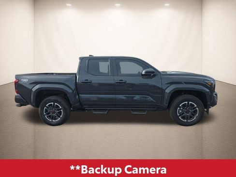 Used 2025 Toyota Tacoma TRD Sport w/ TRD Sport Upgrade Package image 4