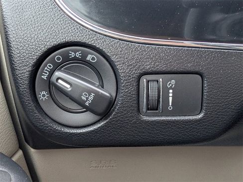 Used 2019 Dodge Grand Caravan SXT image 23