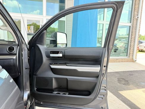 Used 2018 Toyota Tundra SR5 AWD/4WD image 24