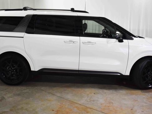 Used 2025 Kia Carnival SX Prestige image 10