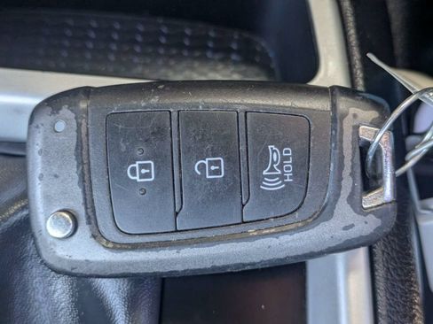Used 2020 Hyundai Venue SE FWD image 31
