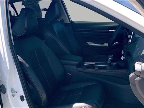 Used 2022 Nissan Altima 2.5 SR FWD image 9