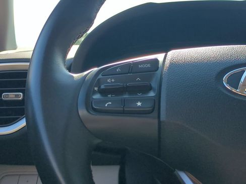 Used 2025 Hyundai Venue SEL FWD image 20