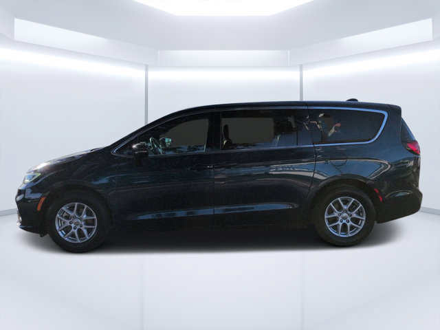 Used 2025 Chrysler Pacifica Select FWD image 6